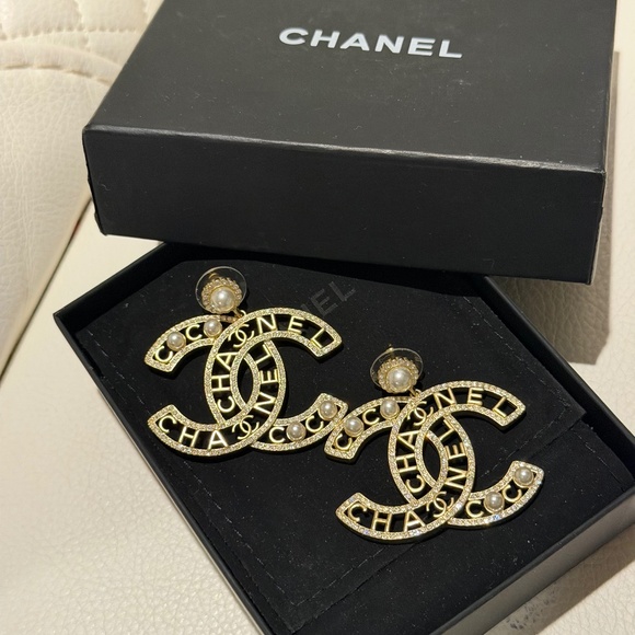 Earrings - Picture 1 of 7